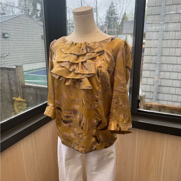 VINTAGE | Floral Ruffle Blouse - Picture 2 of 9